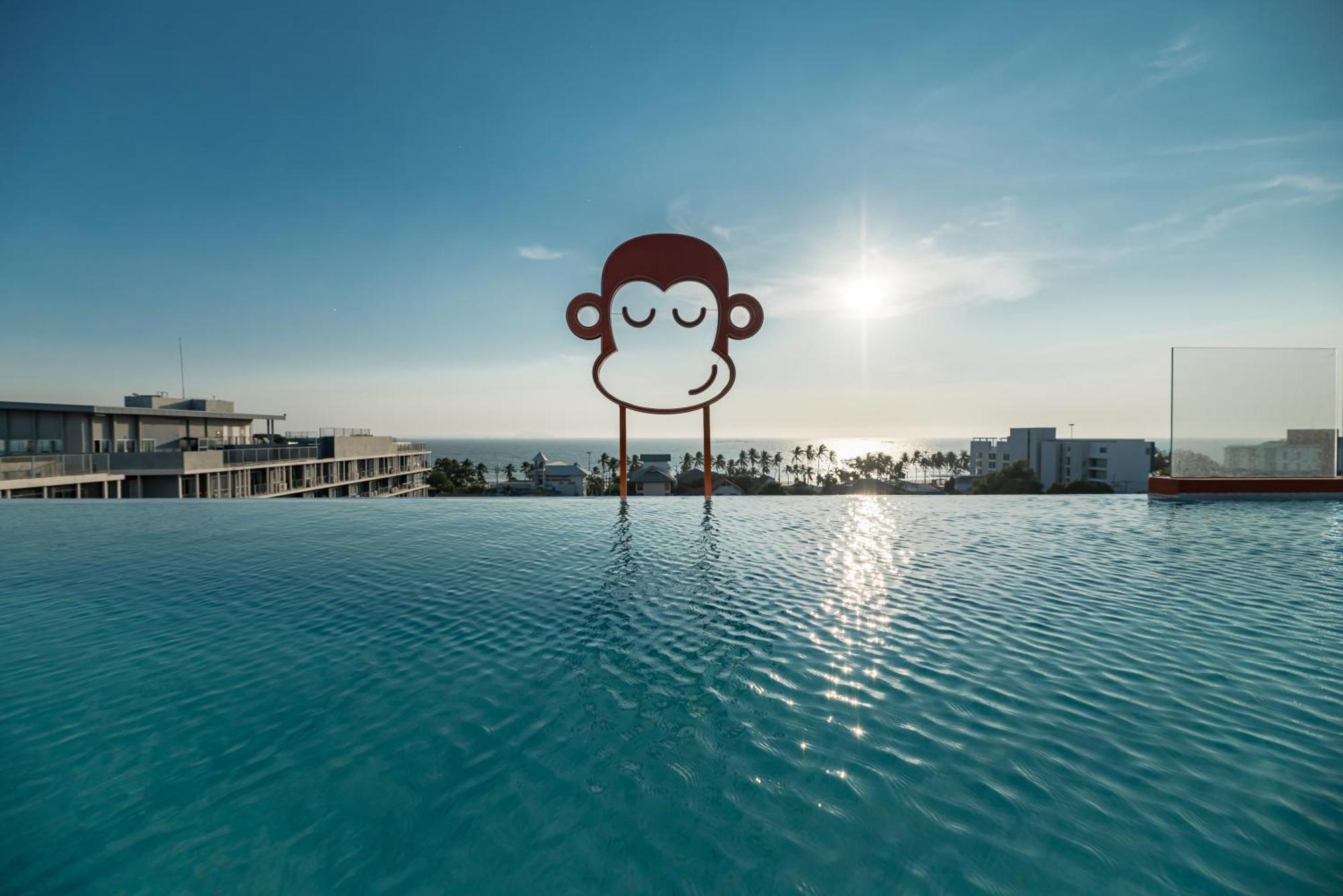 Blu Monkey Hub And Hotel Bangsaen Exterior photo